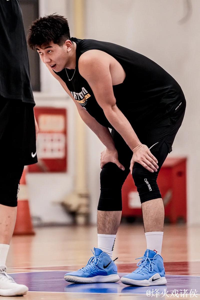 超三联赛分享赛场精彩瞬间：看看周嘉豪是如何打超三比赛？